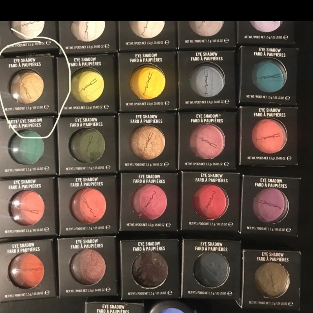Mac cosmetics gorgeous gold eye shadow